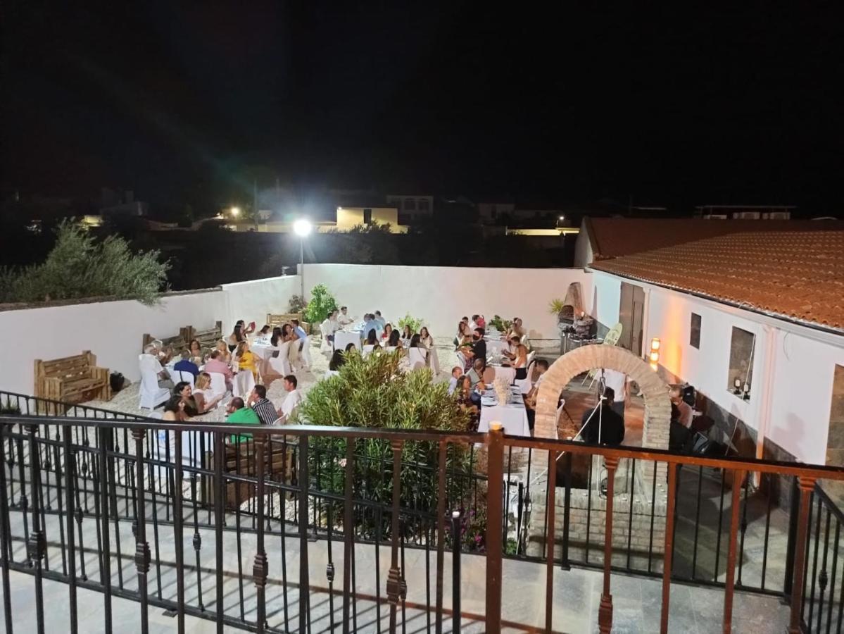 Complejo Rural Rincon Del Paraiso Valencia del Mombuey Exterior photo